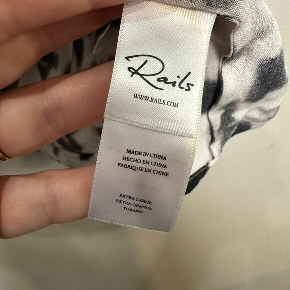 Rails Fable Blurred Cheetah Chiffon V-Neck Top Size XL Blouse Flowy Sleeves - Picture 7 of 12